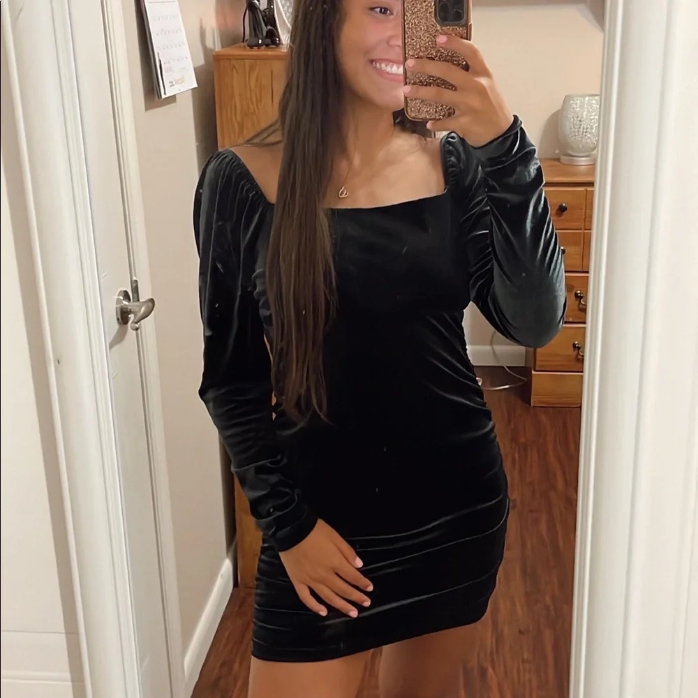 Dress - Picture 3 of 3